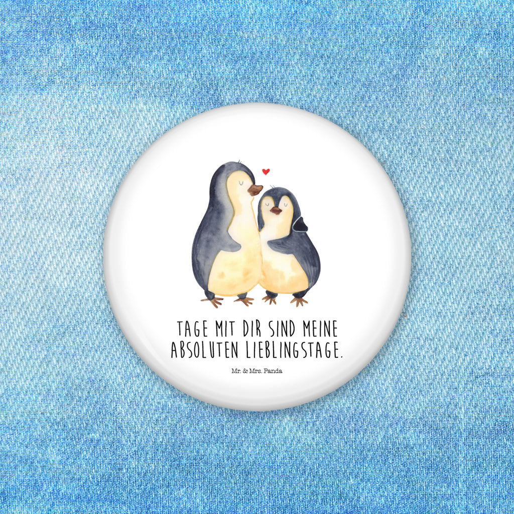 50mm Button Pinguin umarmend 50mm Button, Button, Pin, Anstecknadel, Pinguin, Liebe, Liebespaar, Liebesbeweis, Liebesgeschenk, Verlobung, Jahrestag, Hochzeitstag, Hochzeit, Hochzeitsgeschenk