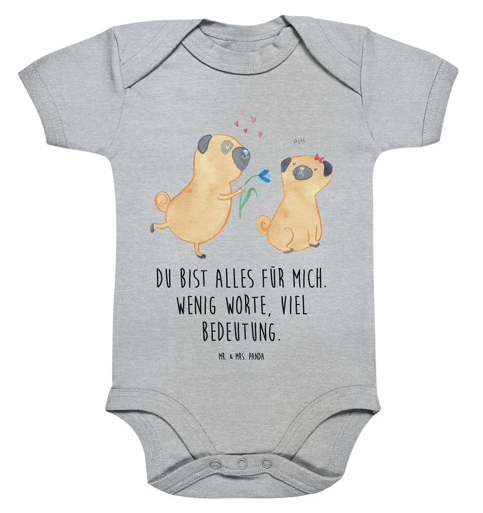 Organic Baby Body Mops verliebt Babykleidung, Babystrampler, Strampler, Wickelbody, Baby Erstausstattung, Junge, Mädchen, Hund, Hundemotiv, Haustier, Hunderasse, Tierliebhaber, Hundebesitzer, Sprüche, Mops, Möpse, Hundeliebe, verliebt, Liebe, Liebesspruch. Verlobt, Geschenk Freund, Partner