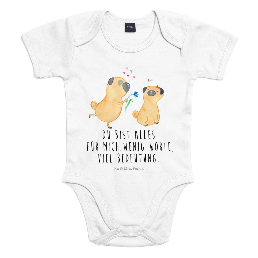 Organic Baby Body Mops verliebt Babykleidung, Babystrampler, Strampler, Wickelbody, Baby Erstausstattung, Junge, Mädchen, Hund, Hundemotiv, Haustier, Hunderasse, Tierliebhaber, Hundebesitzer, Sprüche, Mops, Möpse, Hundeliebe, verliebt, Liebe, Liebesspruch. Verlobt, Geschenk Freund, Partner