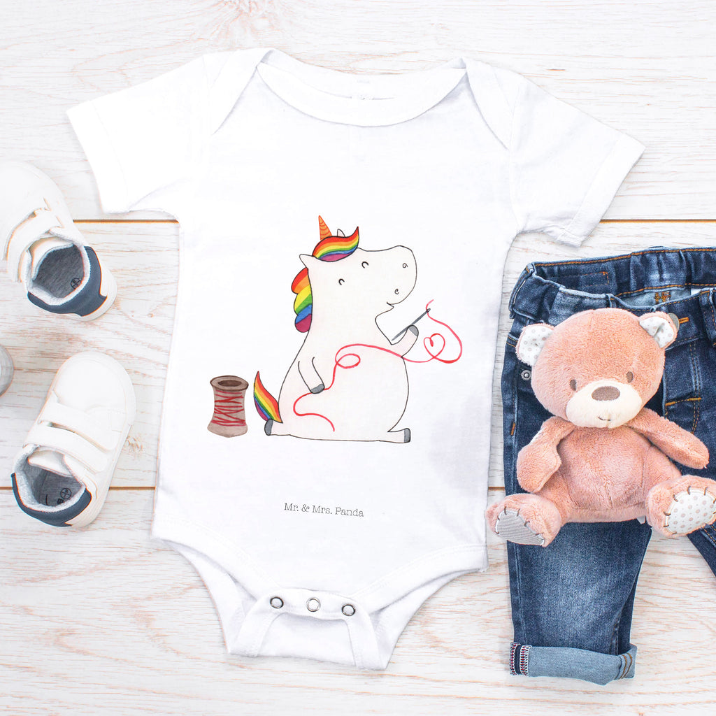 Organic Baby Body Einhorn Näherin Babykleidung, Babystrampler, Strampler, Wickelbody, Baby Erstausstattung, Junge, Mädchen, Einhorn, Einhörner, Einhorn Deko, Pegasus, Unicorn, Näherin, nähen, Freundin, Häkeln, Stricken, basteln, Nähzimmer
