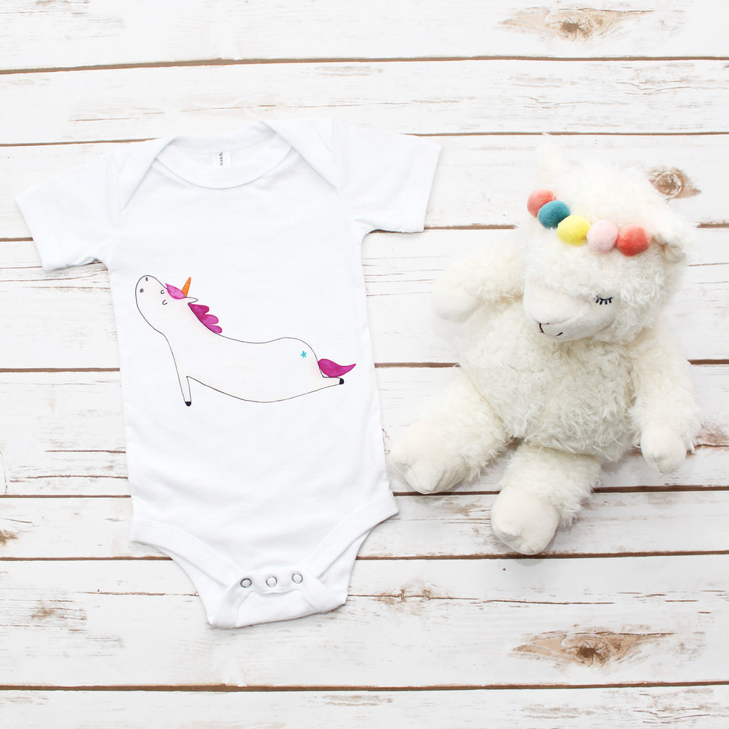 Organic Baby Body Einhorn Yoga Babykleidung, Babystrampler, Strampler, Wickelbody, Baby Erstausstattung, Junge, Mädchen, Einhorn, Einhörner, Einhorn Deko, Pegasus, Unicorn, Yoga, Namaste, Achtsamkeit, Entspannung, Joga, Yogamatte, Sport, lustig, witzig, süß