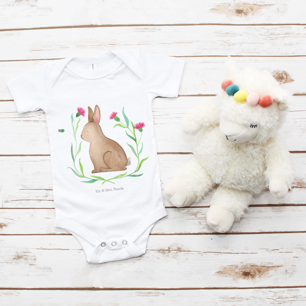 Organic Baby Body Hase sitzend Babykleidung, Babystrampler, Strampler, Wickelbody, Baby Erstausstattung, Junge, Mädchen, Ostern, Osterhase, Ostergeschenke, Osternest, Osterdeko, Geschenk zu Ostern, Frohe Ostern, Ostergrüße, Osterblume, Liebe, Grüße, Hase, Kaninchen