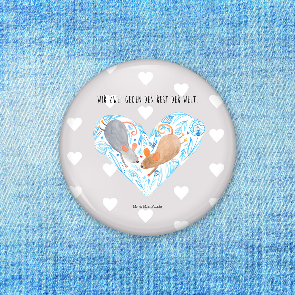 50mm Button Mäuse Herz 50mm Button, Button, Pin, Anstecknadel, Liebe, Partner, Freund, Freundin, Ehemann, Ehefrau, Heiraten, Verlobung, Heiratsantrag, Liebesgeschenk, Jahrestag, Hocheitstag, Maus, Mäuse, Liebesbotschaft, Liebesbeweis, Hochzeit, Lieblingsmensch, Gemeinsamkeit, Love, Geschenk für zwei