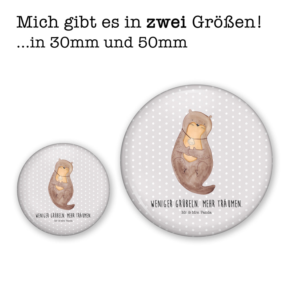 50mm Button Otter mit Muschelmedaillon 50mm Button, Button, Pin, Anstecknadel, Otter, Fischotter, Seeotter, Otterliebe, grübeln, träumen, Motivation, Tagträumen, Büro