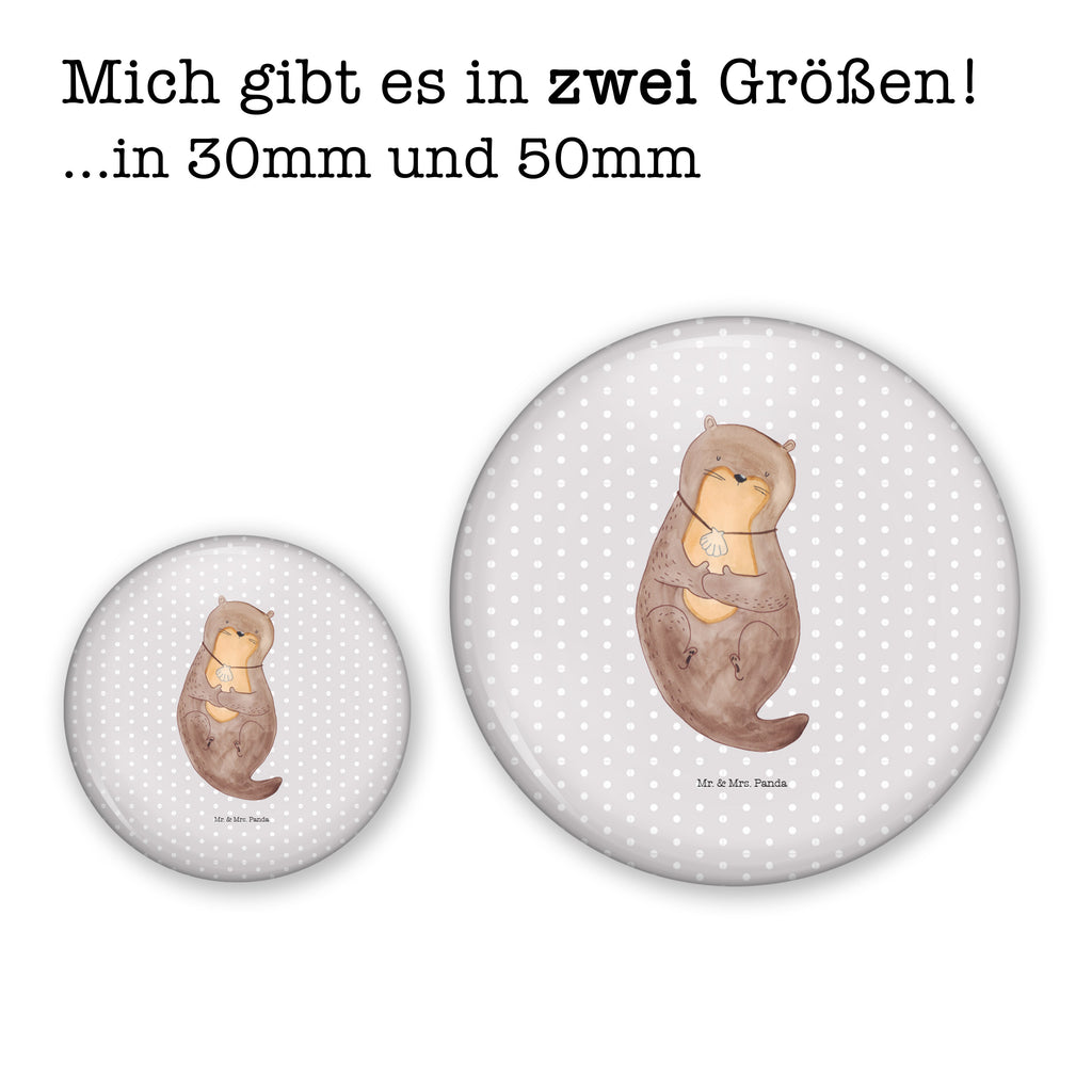50mm Button Otter mit Muschelmedaillon 50mm Button, Button, Pin, Anstecknadel, Otter, Fischotter, Seeotter, Otterliebe, grübeln, träumen, Motivation, Tagträumen, Büro