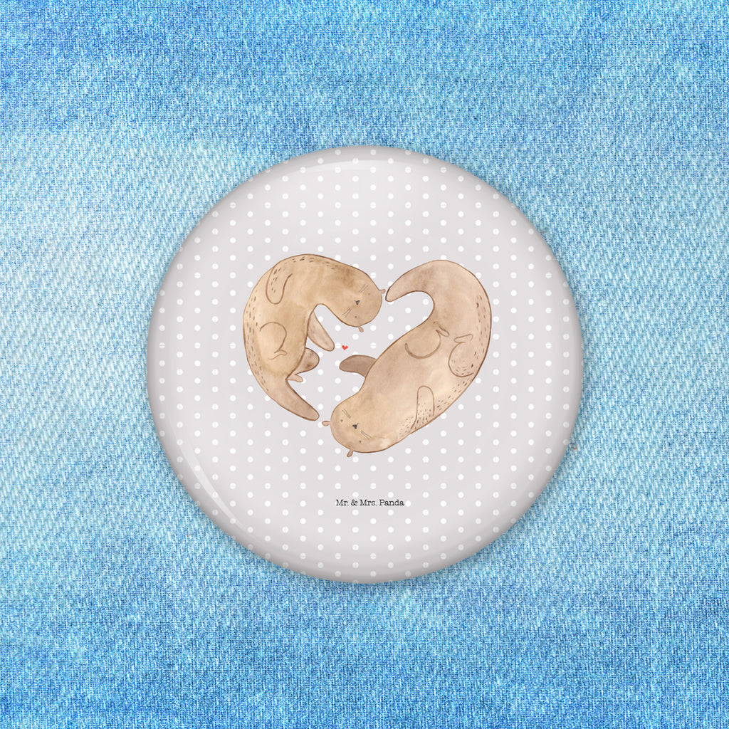 50mm Button Otter Herz 50mm Button, Button, Pin, Anstecknadel, Otter, Fischotter, Seeotter, Liebe, Herz, Liebesbeweis, Liebesgeschenk, Bessere Hälfte, Love you, Jahrestag, Hochzeitstag, Verlobung, gemeinsames Leben