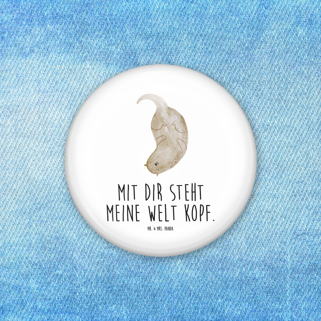 50mm Button Otter kopfüber 50mm Button, Button, Pin, Anstecknadel, Otter, Fischotter, Seeotter, Otter Seeotter See Otter