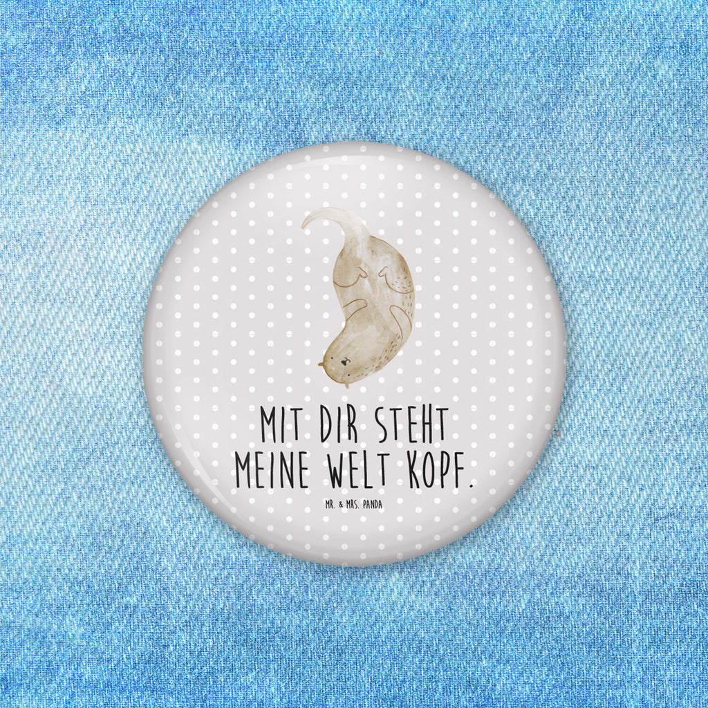 50mm Button Otter kopfüber 50mm Button, Button, Pin, Anstecknadel, Otter, Fischotter, Seeotter, Otter Seeotter See Otter