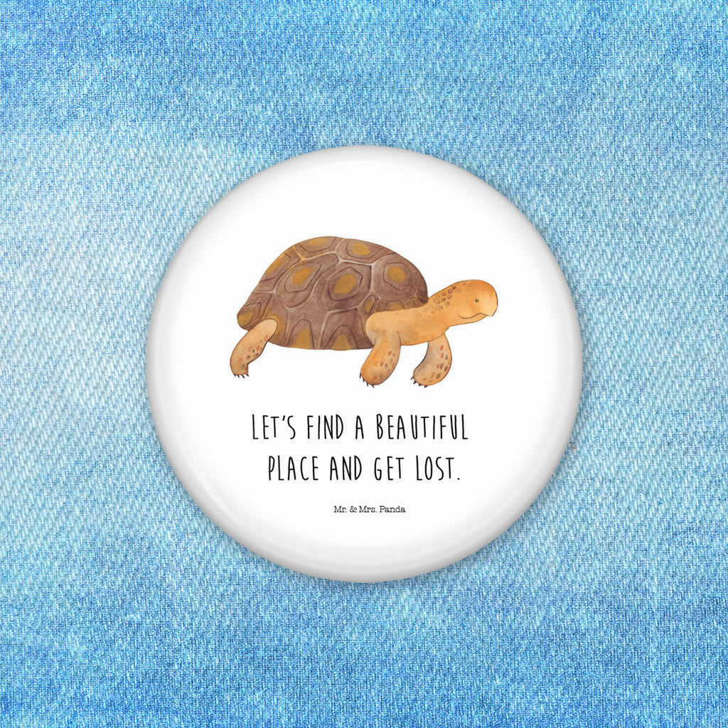 50mm Button Schildkröte marschiert 50mm Button, Button, Pin, Anstecknadel, Meerestiere, Meer, Urlaub, Schildkröte, Schildkröten, get lost, Abenteuer, Reiselust, Inspiration, Neustart, Motivation, Lieblingsmensch