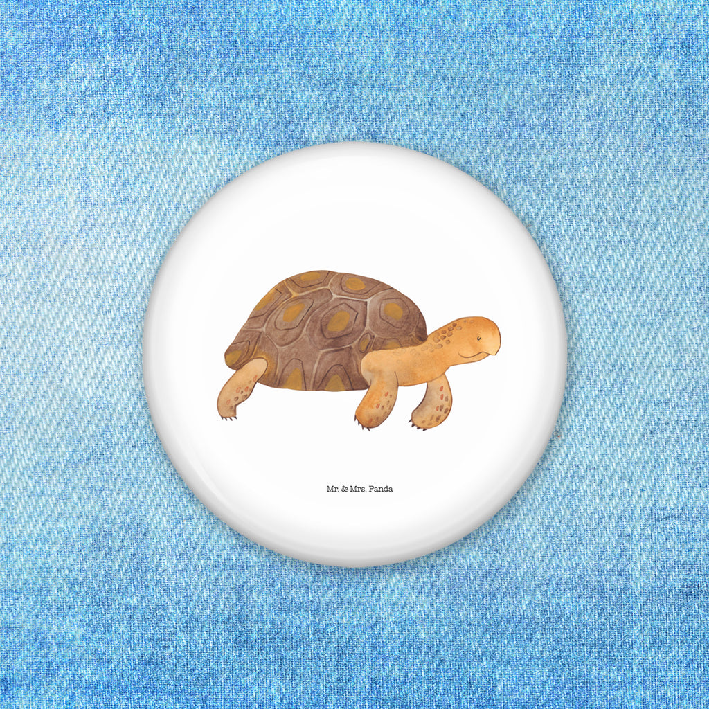 50mm Button Schildkröte marschiert 50mm Button, Button, Pin, Anstecknadel, Meerestiere, Meer, Urlaub, Schildkröte, Schildkröten, get lost, Abenteuer, Reiselust, Inspiration, Neustart, Motivation, Lieblingsmensch