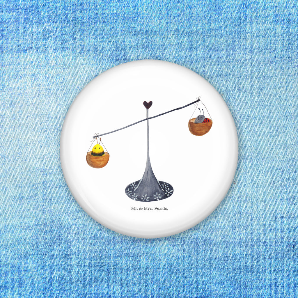 50mm Button Sternzeichen Waage 50mm Button, Button, Pin, Anstecknadel, Tierkreiszeichen, Sternzeichen, Horoskop, Astrologie, Aszendent, Waage, Waage Geschenk, Waage Sternzeichen, Geschenk Oktober, Geschenk September, Geburtstag Oktober, Geburtstag September, Gleichgewicht, Marienkäfer, Hummel, Biene