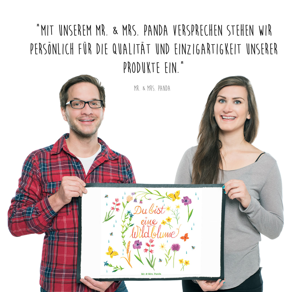 Fußmatte Du bist eine Wildblume Wildblume, wild, Geschenk Frauen, Geschenk Freundin, Kompliment, Blumen Motiv, Jahrestag, Natur Motiv, Hochzeitstag Türvorleger, Schmutzmatte, Fußabtreter, Matte, Schmutzfänger, Fußabstreifer, Schmutzfangmatte, Türmatte, Motivfußmatte,  Haustürmatte, Vorleger  Blumen Deko, Frühlings Deko, Sommer Deko, Dekoration, positive Botschaft, Naturliebhaber, Outdoor, Natur, Abenteuer