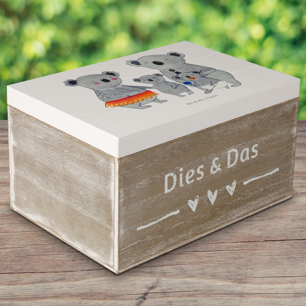 Holzkiste Koala Familie Holzkiste, Kiste, Schatzkiste, Truhe, Schatulle, XXL, Erinnerungsbox, Erinnerungskiste, Dekokiste, Aufbewahrungsbox, Familie, Vatertag, Muttertag, Bruder, Schwester, Mama, Papa, Oma, Opa, Koala, Koalas, Family, Kinder, Geschwister, Familienleben