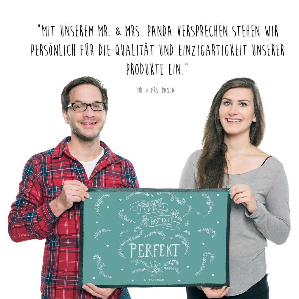Fußmatte Für mich bist du perfekt Partner Geschenk, Freundin Geschenk, Freund Geschenk, Liebe spruch, Geschenk Jahrestag, Traumfrau, Traummann, Hochzeitstag Türvorleger, Schmutzmatte, Fußabtreter, Matte, Schmutzfänger, Fußabstreifer, Schmutzfangmatte, Türmatte, Motivfußmatte,  Haustürmatte, Vorleger  Blumen Deko, Frühlings Deko, Sommer Deko, Dekoration, positive Botschaft, Naturliebhaber, Outdoor, Natur, Abenteuer