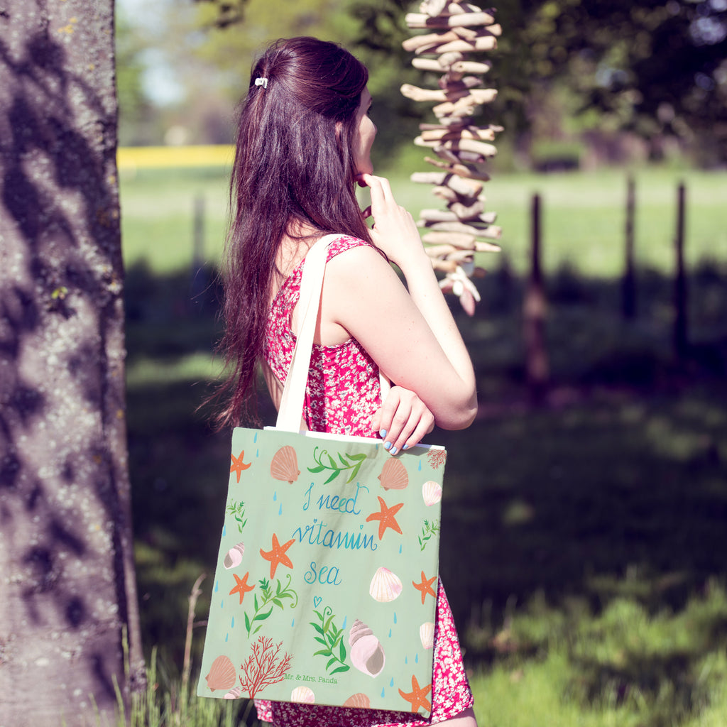 Einkaufstasche Vitamin Sea Tragetasche, Tasche, Beutel, Stofftasche, Baumwolltasche, Umhängetasche, Shopper, Blumen Deko, Frühlings Deko, Sommer Deko, Dekoration, positive Botschaft, Naturliebhaber, Outdoor, Natur, Abenteuer, Vitamin Sea, See, Schwimmen Spruch, Schwimmer Geschenk, Strand Urlaub, Wasserratte Geschenk, Urlaub am Meer