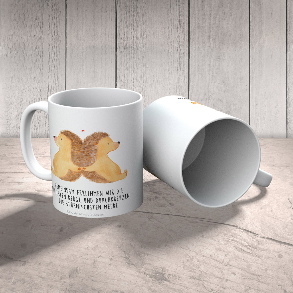 Tasse Igel händchenhaltend Igel, Igelliebe, Hand in Hand, Liebesbeweis, große Liebe, Liebesbotschaft, Liebesbeweis, Jahrestag, Verlobung, Hochzeit, Lieblingsmensch, Gemeinsamkeit, Love, Geschenk für zwei, Liebesgeschenk Becher, Kaffeetasse, Kaffeebecher, Tee, Frühstück, Büro  Liebe,  Partner, Freund, Freundin, Ehemann, Ehefrau, Heiraten, Verlobung, Heiratsantrag, Liebesgeschenk, Jahrestag, Hocheitstag