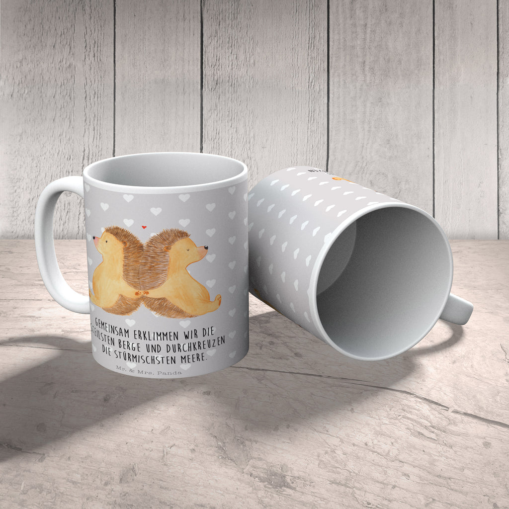 Tasse Igel händchenhaltend Igel, Igelliebe, Hand in Hand, Liebesbeweis, große Liebe, Liebesbotschaft, Liebesbeweis, Jahrestag, Verlobung, Hochzeit, Lieblingsmensch, Gemeinsamkeit, Love, Geschenk für zwei, Liebesgeschenk Becher, Kaffeetasse, Kaffeebecher, Tee, Frühstück, Büro  Liebe,  Partner, Freund, Freundin, Ehemann, Ehefrau, Heiraten, Verlobung, Heiratsantrag, Liebesgeschenk, Jahrestag, Hocheitstag