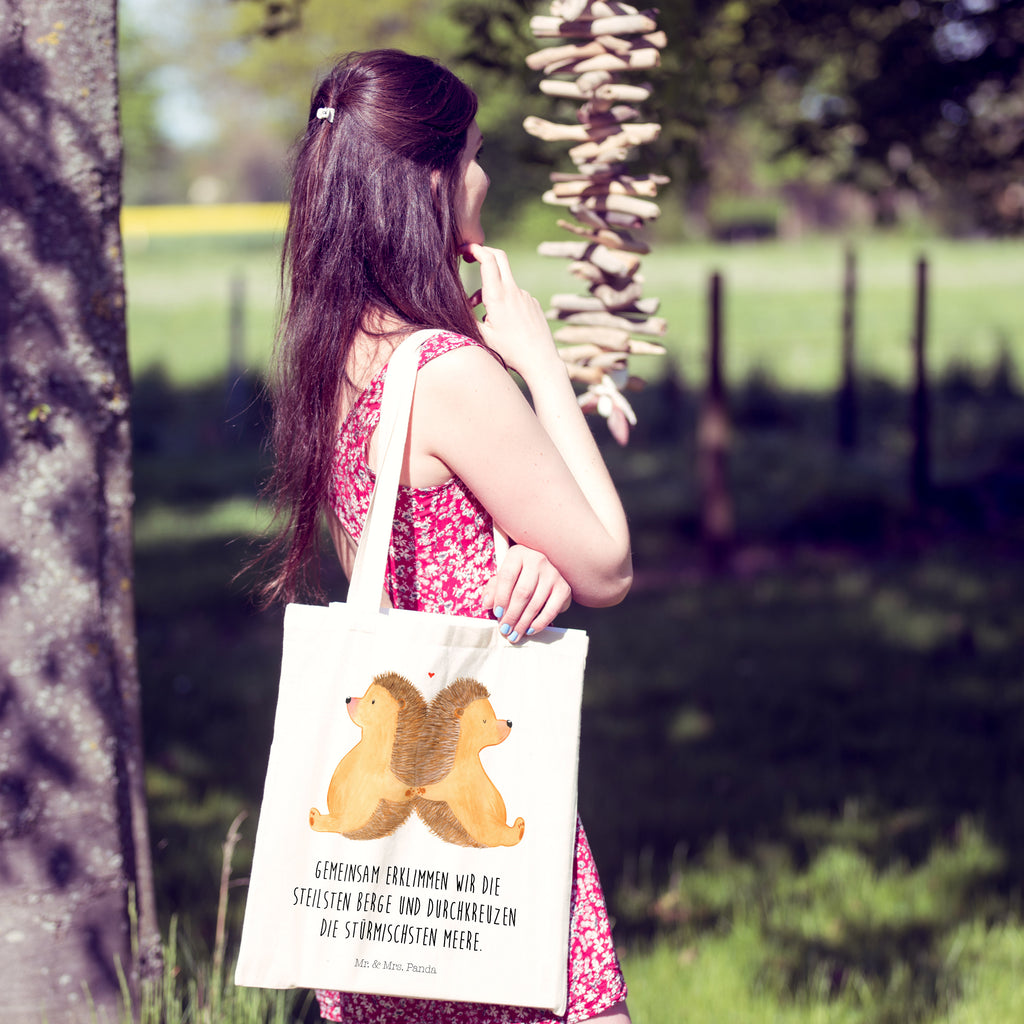 Tragetasche Igel händchenhaltend Beuteltasche, Beutel, Einkaufstasche, Jutebeutel, Stoffbeutel, Liebe, Partner, Freund, Freundin, Ehemann, Ehefrau, Heiraten, Verlobung, Heiratsantrag, Liebesgeschenk, Jahrestag, Hocheitstag, Igel, Igelliebe, Hand in Hand, Liebesbeweis, große Liebe, Liebesbotschaft, Hochzeit, Lieblingsmensch, Gemeinsamkeit, Love, Geschenk für zwei