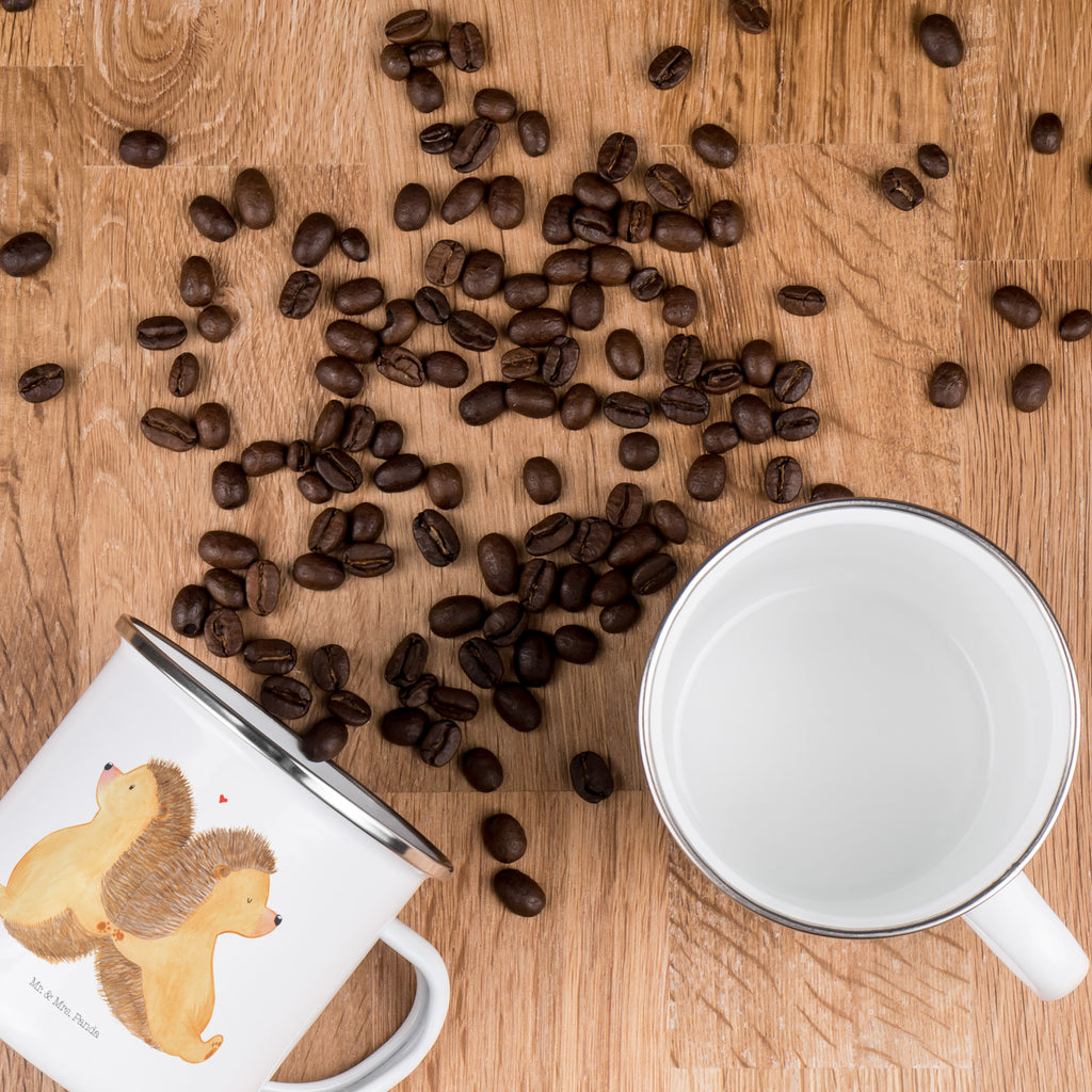 Camping Emaille Tasse Igel händchenhaltend Campingtasse, Trinkbecher, Metalltasse, Outdoor Tasse, Emaille Trinkbecher, Blechtasse Outdoor, Emaille Campingbecher, Edelstahl Trinkbecher, Metalltasse für Camping, Kaffee Blechtasse, Camping Tasse Metall, Liebe, Partner, Freund, Freundin, Ehemann, Ehefrau, Heiraten, Verlobung, Heiratsantrag, Liebesgeschenk, Jahrestag, Hocheitstag, Igel, Igelliebe, Hand in Hand, Liebesbeweis, große Liebe, Liebesbotschaft, Hochzeit, Lieblingsmensch, Gemeinsamkeit, Love, Geschenk für zwei