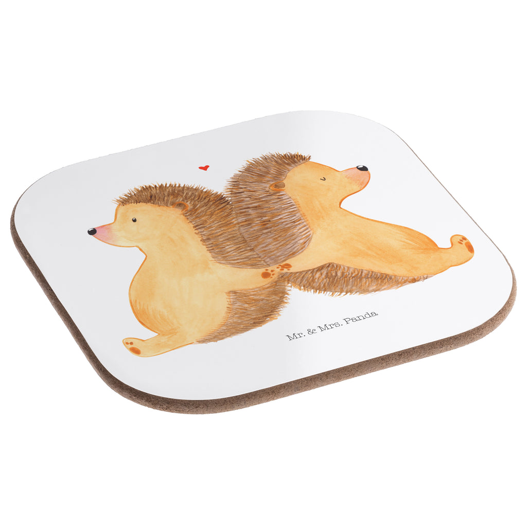 Quadratische Untersetzer Igel händchenhaltend Bierdeckel, Glasuntersetzer, Untersetzer Gläser, Getränkeuntersetzer, Liebe, Partner, Freund, Freundin, Ehemann, Ehefrau, Heiraten, Verlobung, Heiratsantrag, Liebesgeschenk, Jahrestag, Hocheitstag, Igel, Igelliebe, Hand in Hand, Liebesbeweis, große Liebe, Liebesbotschaft, Hochzeit, Lieblingsmensch, Gemeinsamkeit, Love, Geschenk für zwei