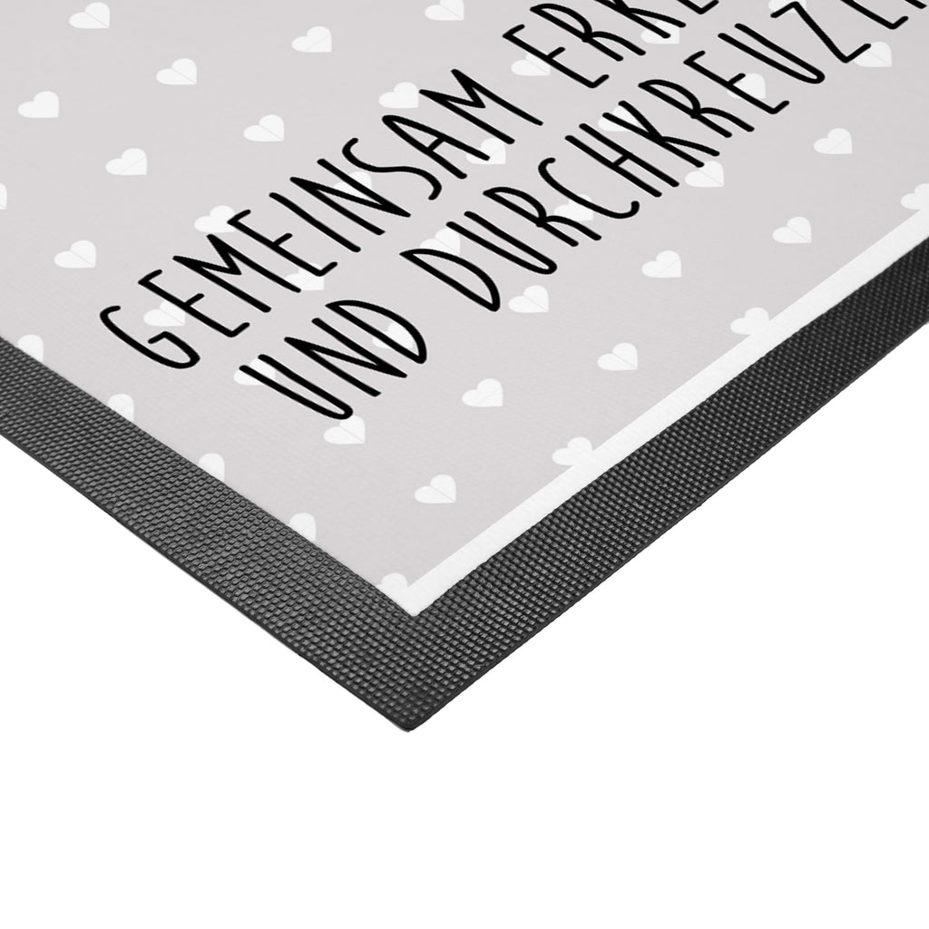 Fußmatte Igel händchenhaltend Igel, Igelliebe, Hand in Hand, Liebesbeweis, große Liebe, Liebesbotschaft, Liebesbeweis, Jahrestag, Verlobung, Hochzeit, Lieblingsmensch, Gemeinsamkeit, Love, Geschenk für zwei, Liebesgeschenk Türvorleger, Schmutzmatte, Fußabtreter, Matte, Schmutzfänger, Fußabstreifer, Schmutzfangmatte, Türmatte, Motivfußmatte,  Haustürmatte, Vorleger  Liebe,  Partner, Freund, Freundin, Ehemann, Ehefrau, Heiraten, Verlobung, Heiratsantrag, Liebesgeschenk, Jahrestag, Hocheitstag