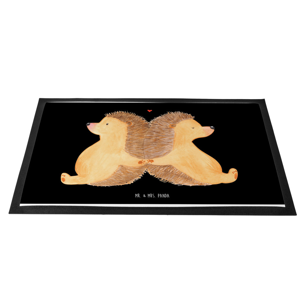 Fußmatte Igel händchenhaltend Igel, Igelliebe, Hand in Hand, Liebesbeweis, große Liebe, Liebesbotschaft, Liebesbeweis, Jahrestag, Verlobung, Hochzeit, Lieblingsmensch, Gemeinsamkeit, Love, Geschenk für zwei, Liebesgeschenk Türvorleger, Schmutzmatte, Fußabtreter, Matte, Schmutzfänger, Fußabstreifer, Schmutzfangmatte, Türmatte, Motivfußmatte,  Haustürmatte, Vorleger  Liebe,  Partner, Freund, Freundin, Ehemann, Ehefrau, Heiraten, Verlobung, Heiratsantrag, Liebesgeschenk, Jahrestag, Hocheitstag