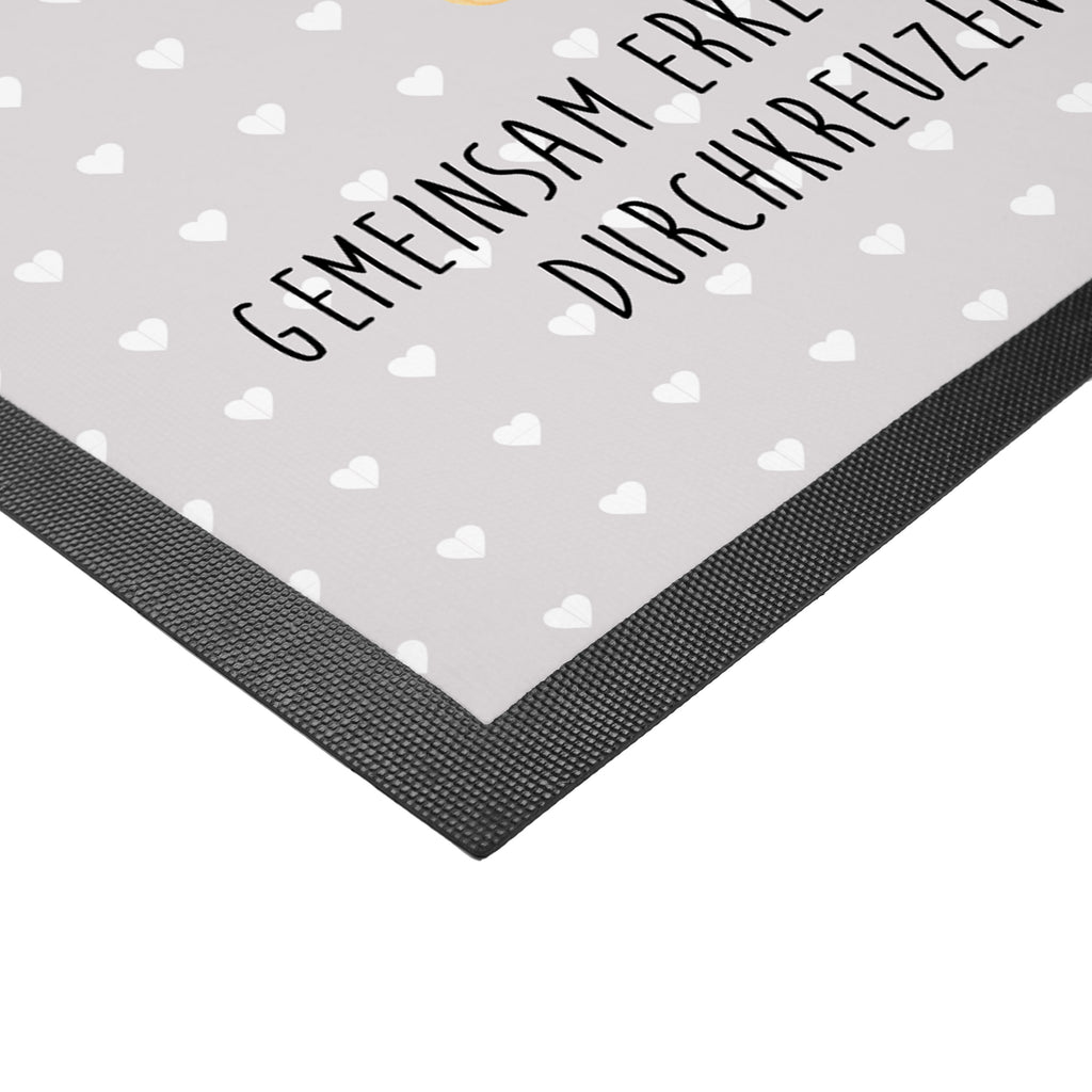 Fußmatte Igel händchenhaltend Igel, Igelliebe, Hand in Hand, Liebesbeweis, große Liebe, Liebesbotschaft, Liebesbeweis, Jahrestag, Verlobung, Hochzeit, Lieblingsmensch, Gemeinsamkeit, Love, Geschenk für zwei, Liebesgeschenk Türvorleger, Schmutzmatte, Fußabtreter, Matte, Schmutzfänger, Fußabstreifer, Schmutzfangmatte, Türmatte, Motivfußmatte,  Haustürmatte, Vorleger  Liebe,  Partner, Freund, Freundin, Ehemann, Ehefrau, Heiraten, Verlobung, Heiratsantrag, Liebesgeschenk, Jahrestag, Hocheitstag