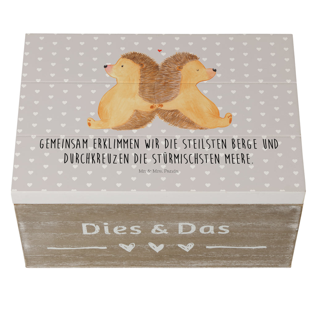 Holzkiste Igel händchenhaltend Holzkiste, Kiste, Schatzkiste, Truhe, Schatulle, XXL, Erinnerungsbox, Erinnerungskiste, Dekokiste, Aufbewahrungsbox, Liebe, Partner, Freund, Freundin, Ehemann, Ehefrau, Heiraten, Verlobung, Heiratsantrag, Liebesgeschenk, Jahrestag, Hocheitstag, Igel, Igelliebe, Hand in Hand, Liebesbeweis, große Liebe, Liebesbotschaft, Hochzeit, Lieblingsmensch, Gemeinsamkeit, Love, Geschenk für zwei