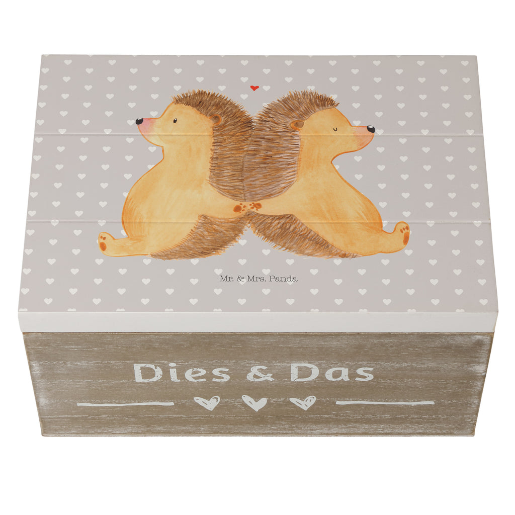 Holzkiste Igel händchenhaltend Holzkiste, Kiste, Schatzkiste, Truhe, Schatulle, XXL, Erinnerungsbox, Erinnerungskiste, Dekokiste, Aufbewahrungsbox, Liebe, Partner, Freund, Freundin, Ehemann, Ehefrau, Heiraten, Verlobung, Heiratsantrag, Liebesgeschenk, Jahrestag, Hocheitstag, Igel, Igelliebe, Hand in Hand, Liebesbeweis, große Liebe, Liebesbotschaft, Hochzeit, Lieblingsmensch, Gemeinsamkeit, Love, Geschenk für zwei
