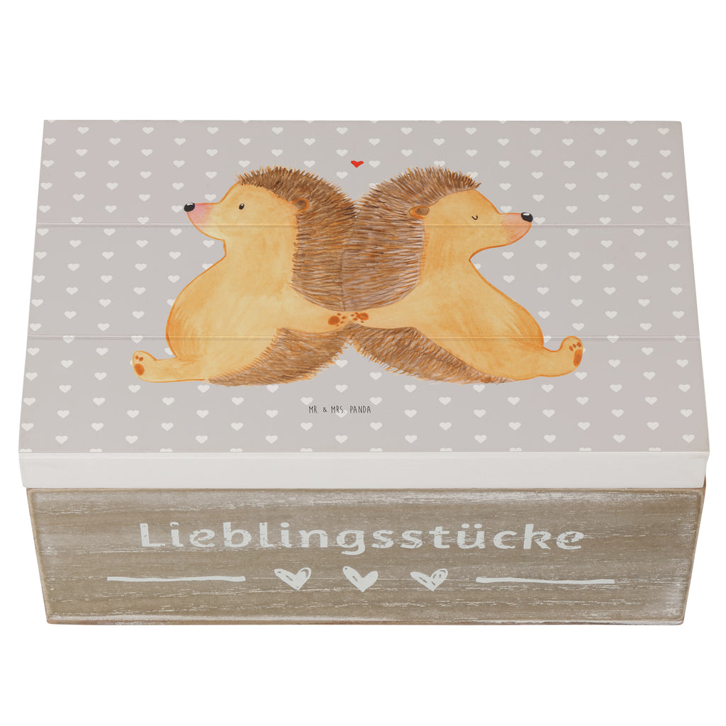 Holzkiste Igel händchenhaltend Holzkiste, Kiste, Schatzkiste, Truhe, Schatulle, XXL, Erinnerungsbox, Erinnerungskiste, Dekokiste, Aufbewahrungsbox, Liebe, Partner, Freund, Freundin, Ehemann, Ehefrau, Heiraten, Verlobung, Heiratsantrag, Liebesgeschenk, Jahrestag, Hocheitstag, Igel, Igelliebe, Hand in Hand, Liebesbeweis, große Liebe, Liebesbotschaft, Hochzeit, Lieblingsmensch, Gemeinsamkeit, Love, Geschenk für zwei
