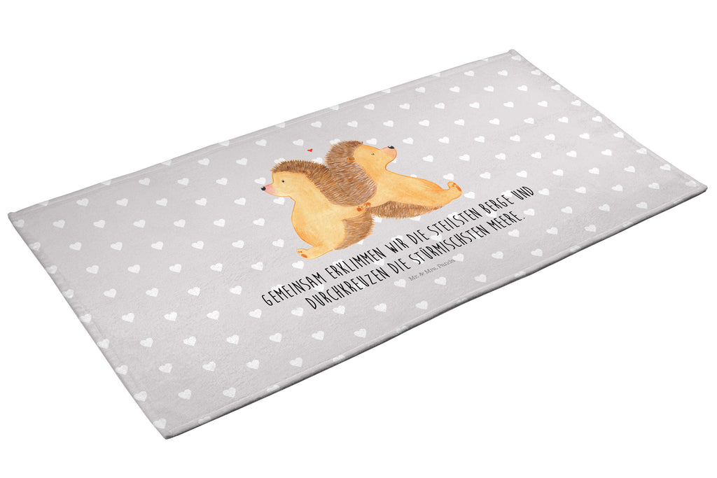 50 x 100 Handtuch Igel händchenhaltend Handtuch, Badehandtuch, Badezimmer, Handtücher, groß, Kinder, Baby, Liebe, Partner, Freund, Freundin, Ehemann, Ehefrau, Heiraten, Verlobung, Heiratsantrag, Liebesgeschenk, Jahrestag, Hocheitstag, Igel, Igelliebe, Hand in Hand, Liebesbeweis, große Liebe, Liebesbotschaft, Hochzeit, Lieblingsmensch, Gemeinsamkeit, Love, Geschenk für zwei