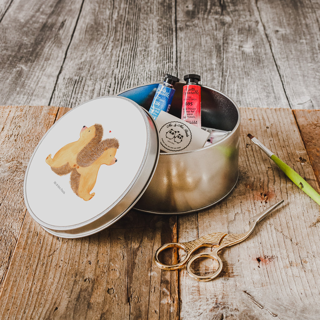 Blechdose rund Igel händchenhaltend Metalldose, Keksdose, Dose, Vorratsdose, Geschenkbox, Liebe, Partner, Freund, Freundin, Ehemann, Ehefrau, Heiraten, Verlobung, Heiratsantrag, Liebesgeschenk, Jahrestag, Hocheitstag, Igel, Igelliebe, Hand in Hand, Liebesbeweis, große Liebe, Liebesbotschaft, Hochzeit, Lieblingsmensch, Gemeinsamkeit, Love, Geschenk für zwei