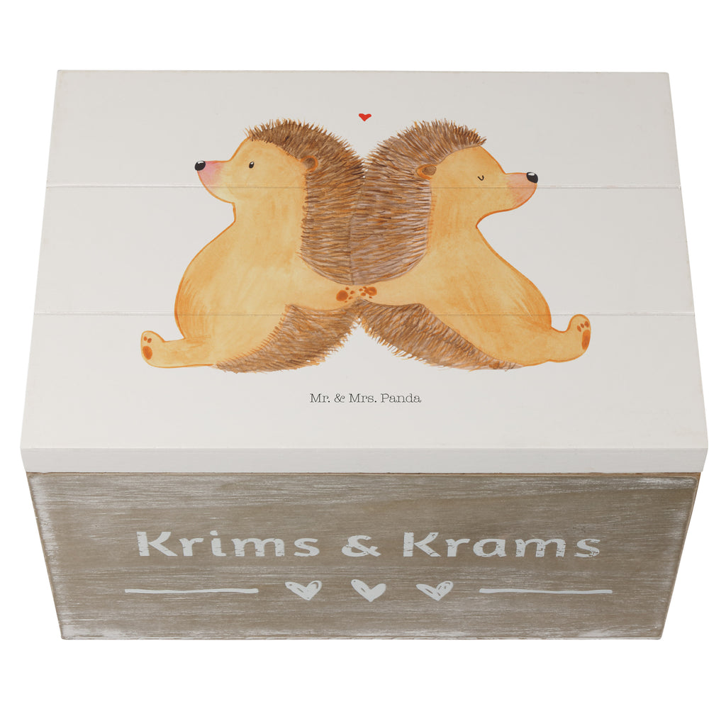 Holzkiste Igel händchenhaltend Holzkiste, Kiste, Schatzkiste, Truhe, Schatulle, XXL, Erinnerungsbox, Erinnerungskiste, Dekokiste, Aufbewahrungsbox, Liebe, Partner, Freund, Freundin, Ehemann, Ehefrau, Heiraten, Verlobung, Heiratsantrag, Liebesgeschenk, Jahrestag, Hocheitstag, Igel, Igelliebe, Hand in Hand, Liebesbeweis, große Liebe, Liebesbotschaft, Hochzeit, Lieblingsmensch, Gemeinsamkeit, Love, Geschenk für zwei