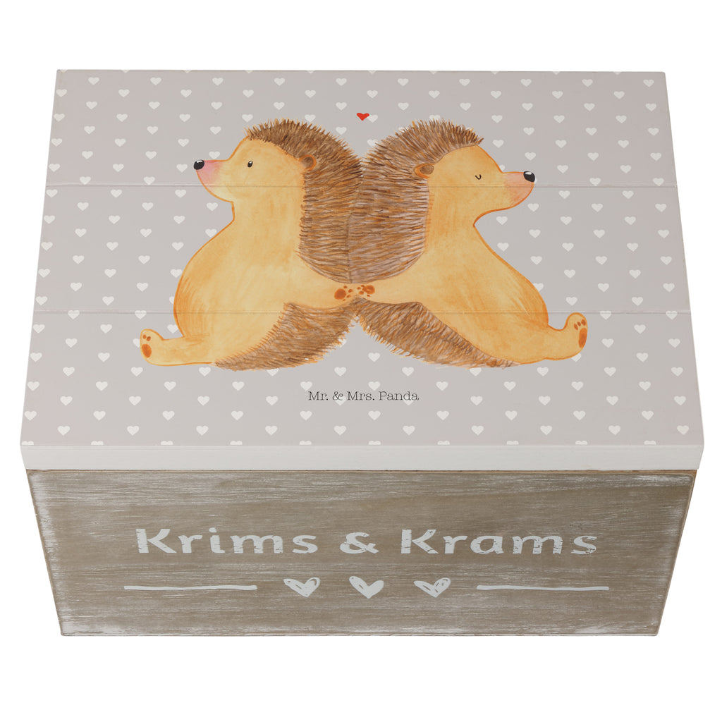 Holzkiste Igel händchenhaltend Holzkiste, Kiste, Schatzkiste, Truhe, Schatulle, XXL, Erinnerungsbox, Erinnerungskiste, Dekokiste, Aufbewahrungsbox, Liebe, Partner, Freund, Freundin, Ehemann, Ehefrau, Heiraten, Verlobung, Heiratsantrag, Liebesgeschenk, Jahrestag, Hocheitstag, Igel, Igelliebe, Hand in Hand, Liebesbeweis, große Liebe, Liebesbotschaft, Hochzeit, Lieblingsmensch, Gemeinsamkeit, Love, Geschenk für zwei