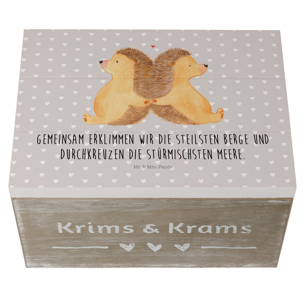 Holzkiste Igel händchenhaltend Holzkiste, Kiste, Schatzkiste, Truhe, Schatulle, XXL, Erinnerungsbox, Erinnerungskiste, Dekokiste, Aufbewahrungsbox, Liebe, Partner, Freund, Freundin, Ehemann, Ehefrau, Heiraten, Verlobung, Heiratsantrag, Liebesgeschenk, Jahrestag, Hocheitstag, Igel, Igelliebe, Hand in Hand, Liebesbeweis, große Liebe, Liebesbotschaft, Hochzeit, Lieblingsmensch, Gemeinsamkeit, Love, Geschenk für zwei
