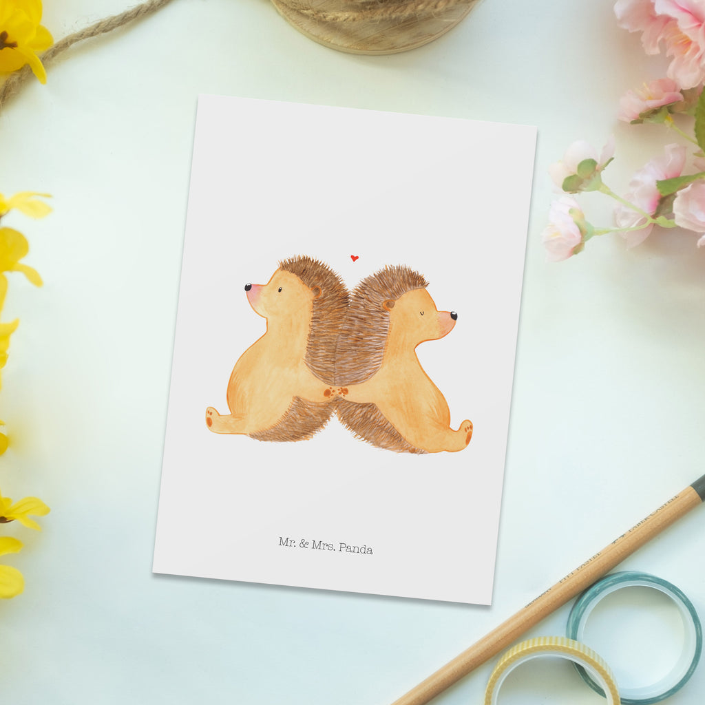 Postkarte Igel händchenhaltend Geschenkkarte, Grußkarte, Karte, Einladung, Ansichtskarte, Geburtstagskarte, Einladungskarte, Dankeskarte, Liebe, Partner, Freund, Freundin, Ehemann, Ehefrau, Heiraten, Verlobung, Heiratsantrag, Liebesgeschenk, Jahrestag, Hocheitstag, Igel, Igelliebe, Hand in Hand, Liebesbeweis, große Liebe, Liebesbotschaft, Hochzeit, Lieblingsmensch, Gemeinsamkeit, Love, Geschenk für zwei