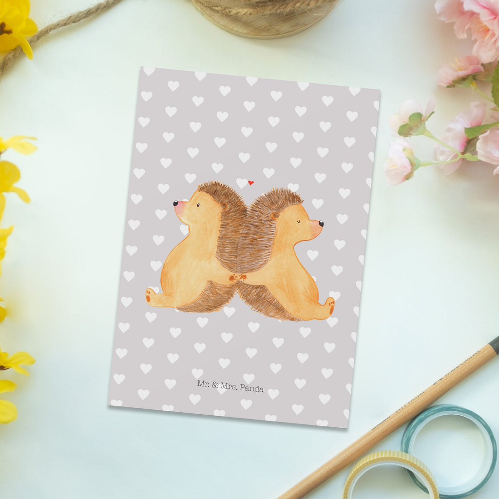 Postkarte Igel händchenhaltend Geschenkkarte, Grußkarte, Karte, Einladung, Ansichtskarte, Geburtstagskarte, Einladungskarte, Dankeskarte, Liebe, Partner, Freund, Freundin, Ehemann, Ehefrau, Heiraten, Verlobung, Heiratsantrag, Liebesgeschenk, Jahrestag, Hocheitstag, Igel, Igelliebe, Hand in Hand, Liebesbeweis, große Liebe, Liebesbotschaft, Hochzeit, Lieblingsmensch, Gemeinsamkeit, Love, Geschenk für zwei