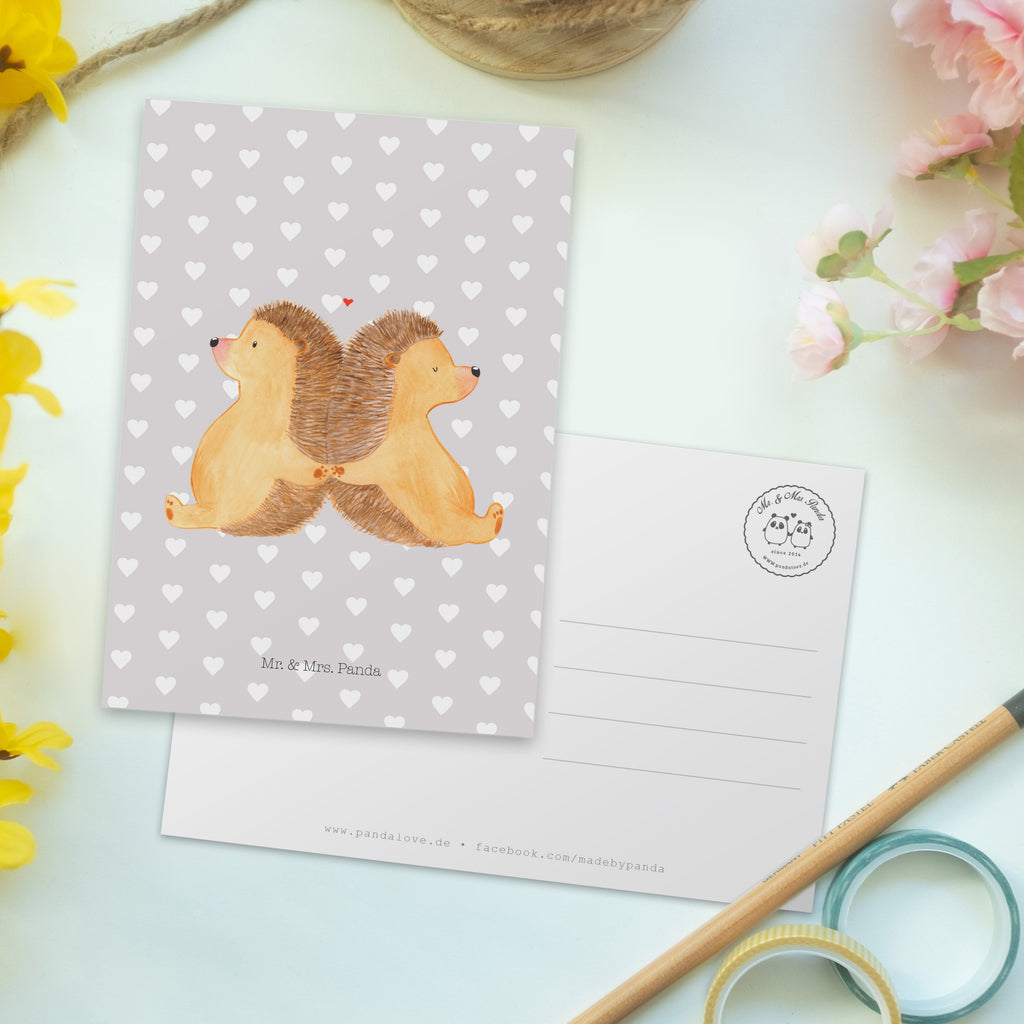 Postkarte Igel händchenhaltend Geschenkkarte, Grußkarte, Karte, Einladung, Ansichtskarte, Geburtstagskarte, Einladungskarte, Dankeskarte, Liebe, Partner, Freund, Freundin, Ehemann, Ehefrau, Heiraten, Verlobung, Heiratsantrag, Liebesgeschenk, Jahrestag, Hocheitstag, Igel, Igelliebe, Hand in Hand, Liebesbeweis, große Liebe, Liebesbotschaft, Hochzeit, Lieblingsmensch, Gemeinsamkeit, Love, Geschenk für zwei