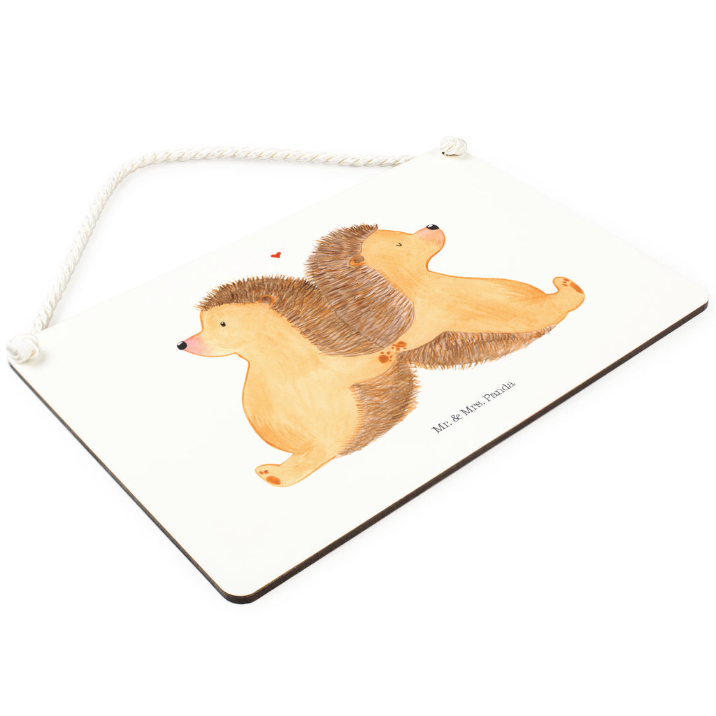 Deko Schild Igel händchenhaltend Dekoschild, Deko Schild, Schild, Tür Schild, Türschild, Holzschild, Wandschild, Wanddeko, Liebe, Partner, Freund, Freundin, Ehemann, Ehefrau, Heiraten, Verlobung, Heiratsantrag, Liebesgeschenk, Jahrestag, Hocheitstag, Igel, Igelliebe, Hand in Hand, Liebesbeweis, große Liebe, Liebesbotschaft, Hochzeit, Lieblingsmensch, Gemeinsamkeit, Love, Geschenk für zwei