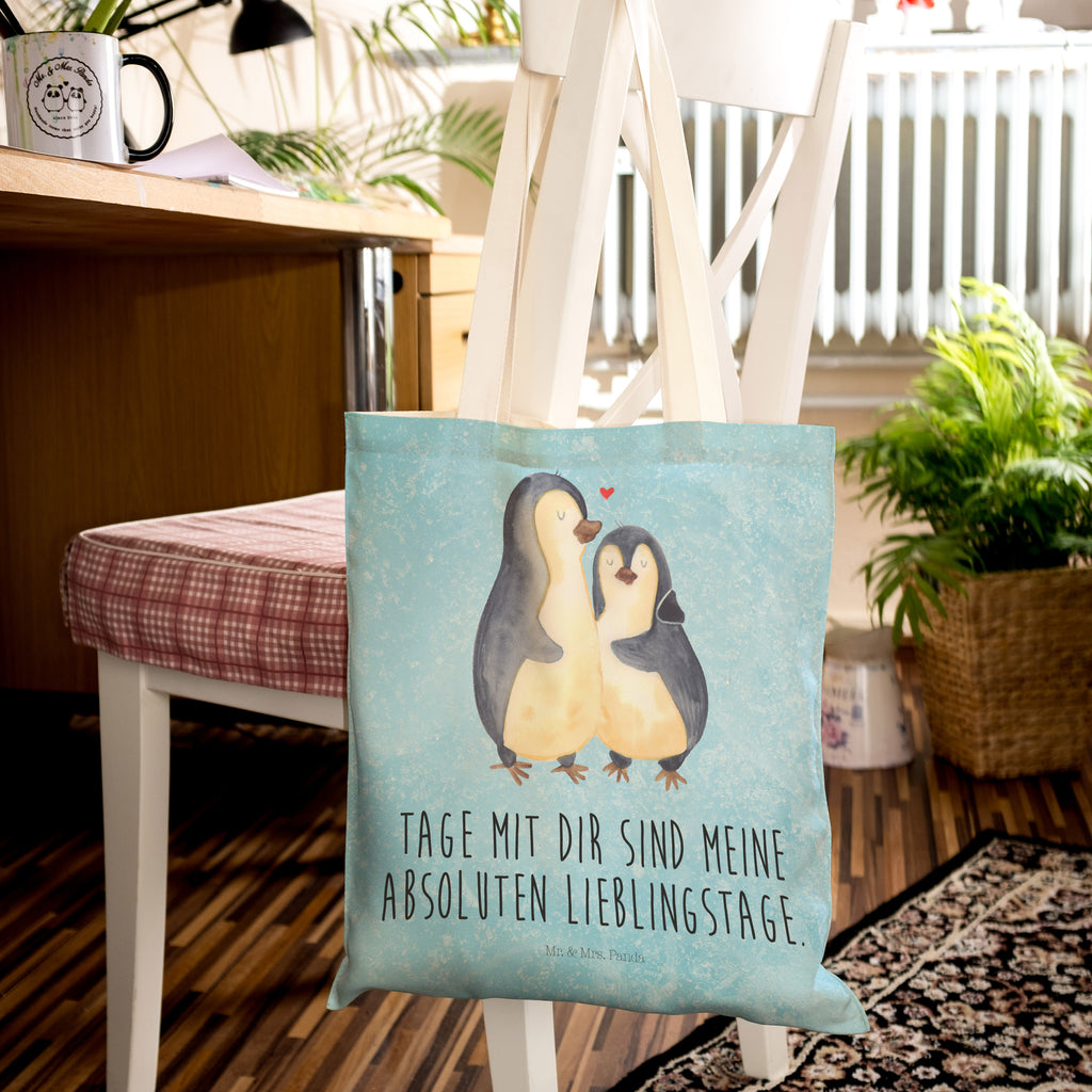 Einkaufstasche Pinguin umarmend Tragetasche, Tasche, Beutel, Stofftasche, Baumwolltasche, Umhängetasche, Shopper, Pinguin, Liebe, Liebespaar, Liebesbeweis, Liebesgeschenk, Verlobung, Jahrestag, Hochzeitstag, Hochzeit, Hochzeitsgeschenk