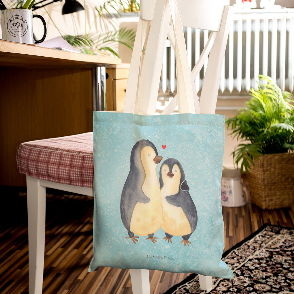 Einkaufstasche Pinguin umarmend Tragetasche, Tasche, Beutel, Stofftasche, Baumwolltasche, Umhängetasche, Shopper, Pinguin, Liebe, Liebespaar, Liebesbeweis, Liebesgeschenk, Verlobung, Jahrestag, Hochzeitstag, Hochzeit, Hochzeitsgeschenk