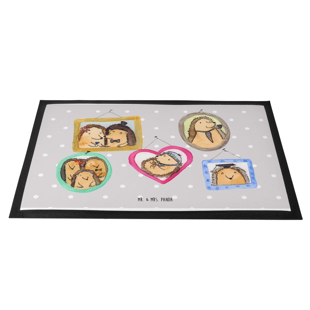 Fußmatte Igel Familie Familie, Liebe, Igel, Bilder, Zusammenhalt, Glück, Bruder, Schwester, Mama, Papa Türvorleger, Schmutzmatte, Fußabtreter, Matte, Schmutzfänger, Fußabstreifer, Schmutzfangmatte, Türmatte, Motivfußmatte,  Haustürmatte, Vorleger  Familie, Vatertag, Muttertag, Bruder, Schwester, Mama, Papa, Oma, Opa