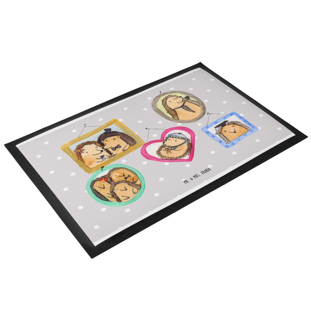 Fußmatte Igel Familie Familie, Liebe, Igel, Bilder, Zusammenhalt, Glück, Bruder, Schwester, Mama, Papa Türvorleger, Schmutzmatte, Fußabtreter, Matte, Schmutzfänger, Fußabstreifer, Schmutzfangmatte, Türmatte, Motivfußmatte,  Haustürmatte, Vorleger  Familie, Vatertag, Muttertag, Bruder, Schwester, Mama, Papa, Oma, Opa