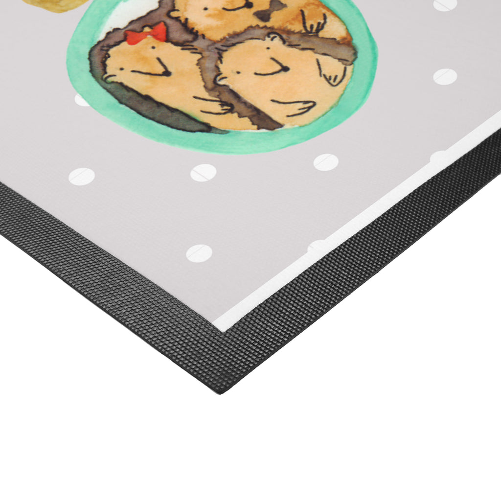 Fußmatte Igel Familie Familie, Liebe, Igel, Bilder, Zusammenhalt, Glück, Bruder, Schwester, Mama, Papa Türvorleger, Schmutzmatte, Fußabtreter, Matte, Schmutzfänger, Fußabstreifer, Schmutzfangmatte, Türmatte, Motivfußmatte,  Haustürmatte, Vorleger  Familie, Vatertag, Muttertag, Bruder, Schwester, Mama, Papa, Oma, Opa