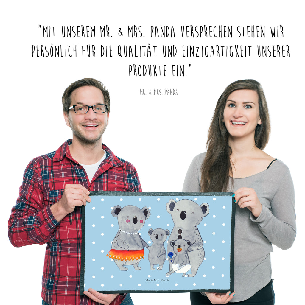 Fußmatte Koala Familie Koala, Koalas, Familie, Family, Mama, Papa, Kinder, Geschwister, Familienleben Türvorleger, Schmutzmatte, Fußabtreter, Matte, Schmutzfänger, Fußabstreifer, Schmutzfangmatte, Türmatte, Motivfußmatte,  Haustürmatte, Vorleger  Familie, Vatertag, Muttertag, Bruder, Schwester, Mama, Papa, Oma, Opa