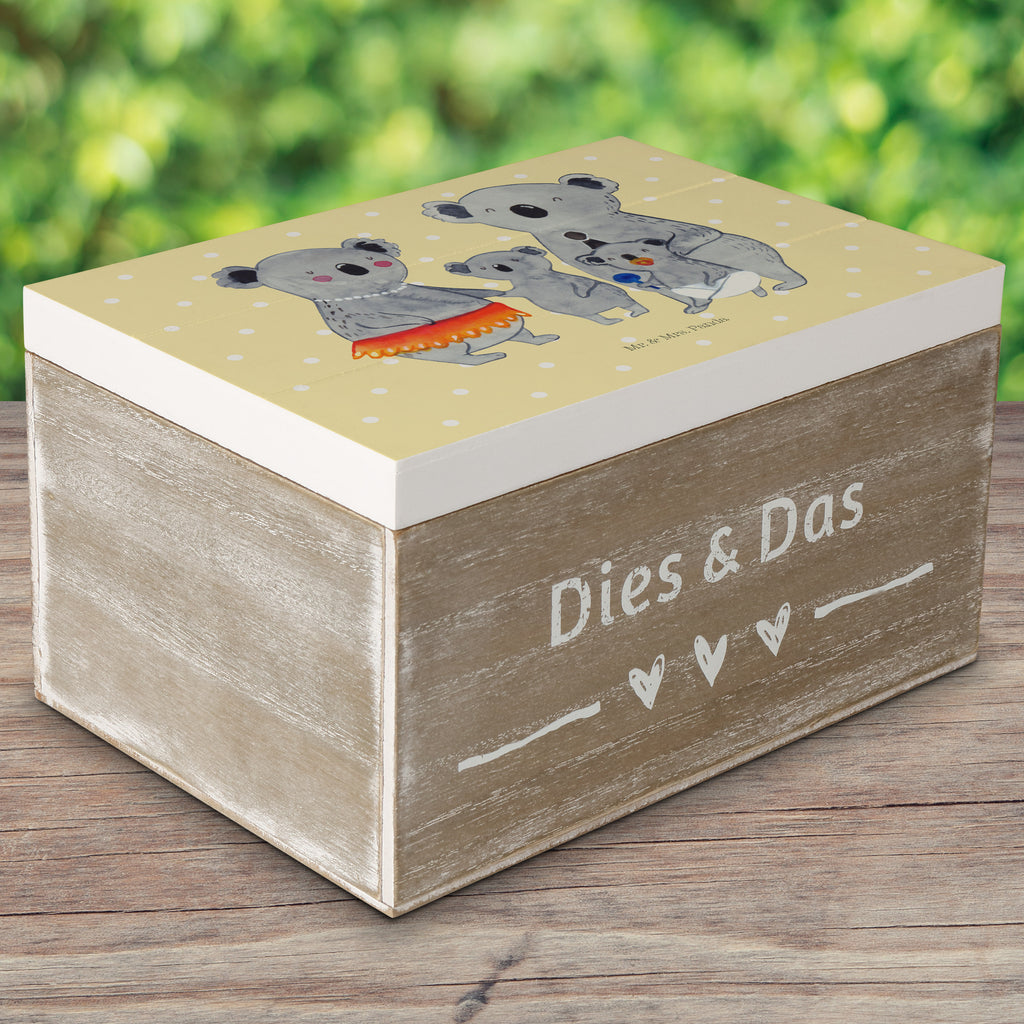 Holzkiste Koala Familie Holzkiste, Kiste, Schatzkiste, Truhe, Schatulle, XXL, Erinnerungsbox, Erinnerungskiste, Dekokiste, Aufbewahrungsbox, Familie, Vatertag, Muttertag, Bruder, Schwester, Mama, Papa, Oma, Opa, Koala, Koalas, Family, Kinder, Geschwister, Familienleben