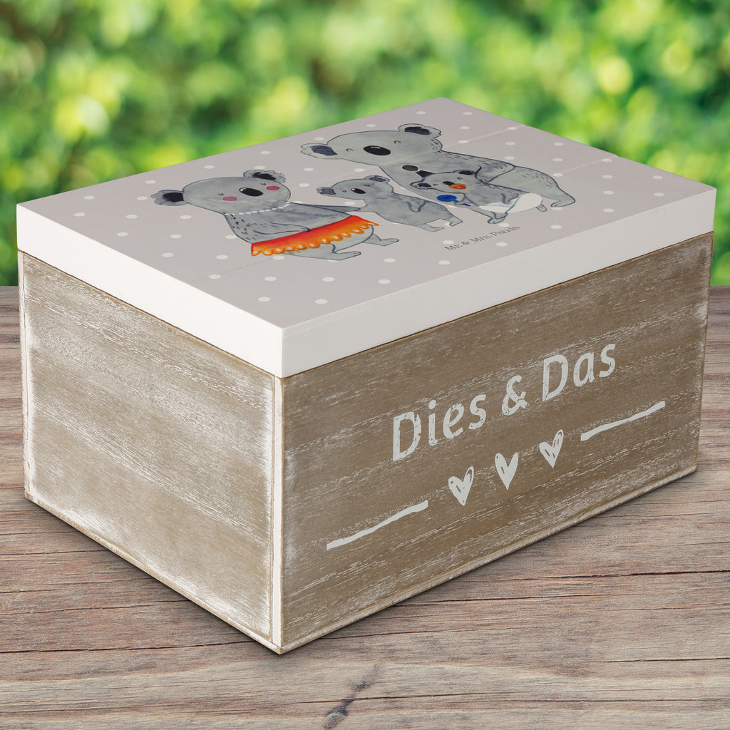 Holzkiste Koala Familie Holzkiste, Kiste, Schatzkiste, Truhe, Schatulle, XXL, Erinnerungsbox, Erinnerungskiste, Dekokiste, Aufbewahrungsbox, Familie, Vatertag, Muttertag, Bruder, Schwester, Mama, Papa, Oma, Opa, Koala, Koalas, Family, Kinder, Geschwister, Familienleben