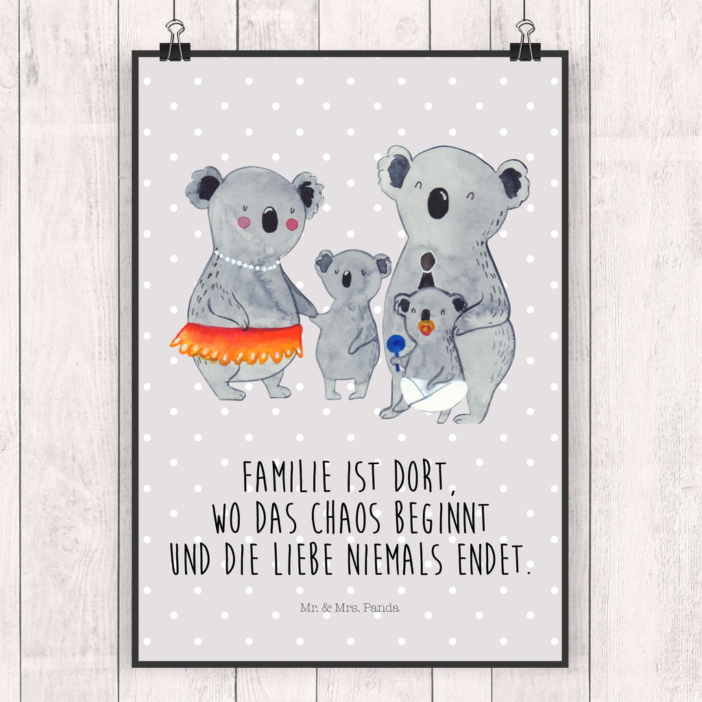 Poster Koala Familie Poster, Wandposter, Bild, Wanddeko, Küchenposter, Kinderposter, Wanddeko Bild, Raumdekoration, Wanddekoration, Handgemaltes Poster, Mr. & Mrs. Panda Poster, Designposter, Kunstdruck, Posterdruck, Familie, Vatertag, Muttertag, Bruder, Schwester, Mama, Papa, Oma, Opa, Koala, Koalas, Family, Kinder, Geschwister, Familienleben