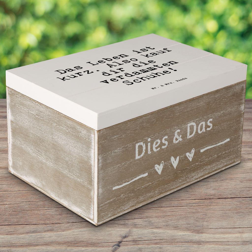 Holzkiste Sprüche und Zitate Das Leben ist kurz. Also kauf dir die verdammten Schuhe! Holzkiste, Kiste, Schatzkiste, Truhe, Schatulle, XXL, Erinnerungsbox, Erinnerungskiste, Dekokiste, Aufbewahrungsbox, Spruch, Sprüche, lustig, Weisheiten, Zitate, Spruch Sprüche Weisheiten Zitate Lustig Weisheit Worte