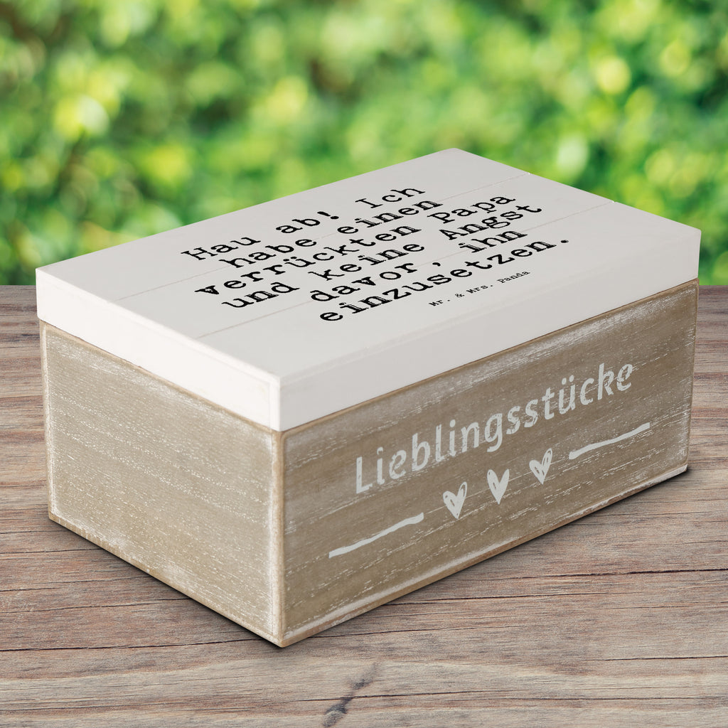 Holzkiste Sprüche und Zitate Hau ab! Ich habe einen verrückten Papa und keine Angst davor, ihn einzusetzen. Holzkiste, Kiste, Schatzkiste, Truhe, Schatulle, XXL, Erinnerungsbox, Erinnerungskiste, Dekokiste, Aufbewahrungsbox, Spruch, Sprüche, lustig, Weisheiten, Zitate, Spruch Sprüche Weisheiten Zitate Lustig Weisheit Worte